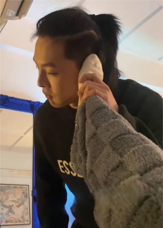 #陈泽希 内娱十八线Rapper歌手 陈泽希 被女友实锤时间管理大师劈腿多人嘻哈圈近期引发了一场重磅新闻，知名Rapper陈泽希因前女友的爆料卷入了劈腿门事件，持续引发广泛关注