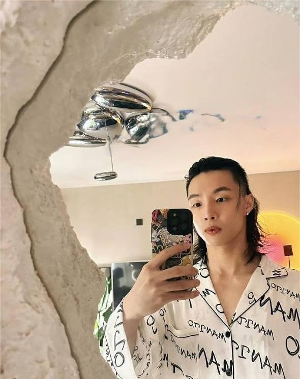 #陈泽希 内娱十八线Rapper歌手 陈泽希 被女友实锤时间管理大师劈腿多人嘻哈圈近期引发了一场重磅新闻，知名Rapper陈泽希因前女友的爆料卷入了劈腿门事件，持续引发广泛关注