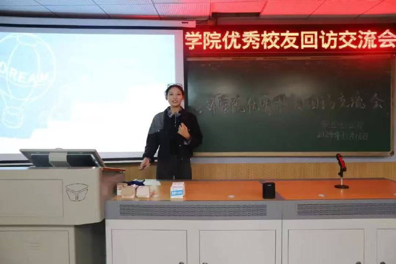 #湖南文理学院 吃瓜湖南文理学院学生和导师开房被师母抓到了~#湖南文理学院 吃瓜湖南文理学院学生和导师开房被师母抓到了~