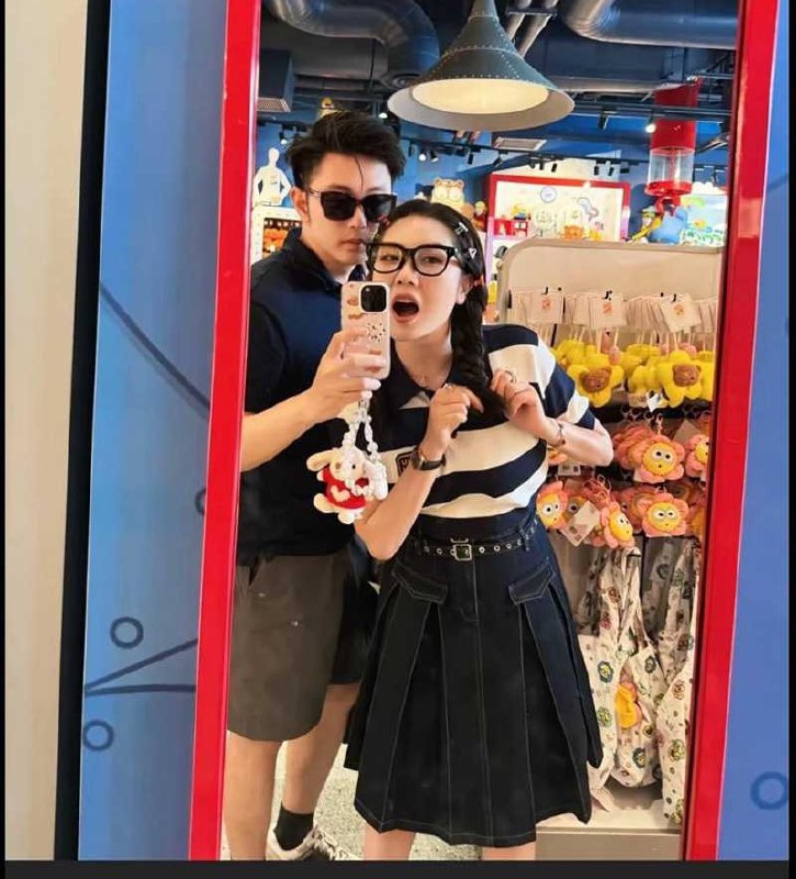 #西绿 #赵瑾一 抖音最美女律师 西绿 & 赵瑾一 被证明律师证是p的，被网友戏称演戏把自己也演进去