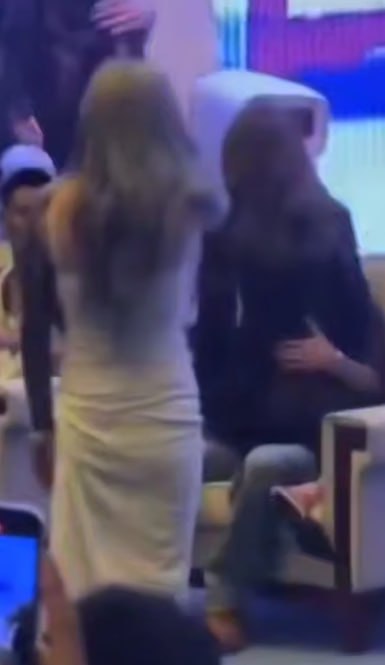 #纹身展 #丁字裤 安徽纹身展 透明骚丁选手做扫评委身上模拟性爱骑乘引发热议#纹身展 #丁字裤 安徽纹身展 透明骚丁选手做扫评委身上模拟性爱骑乘引发热议