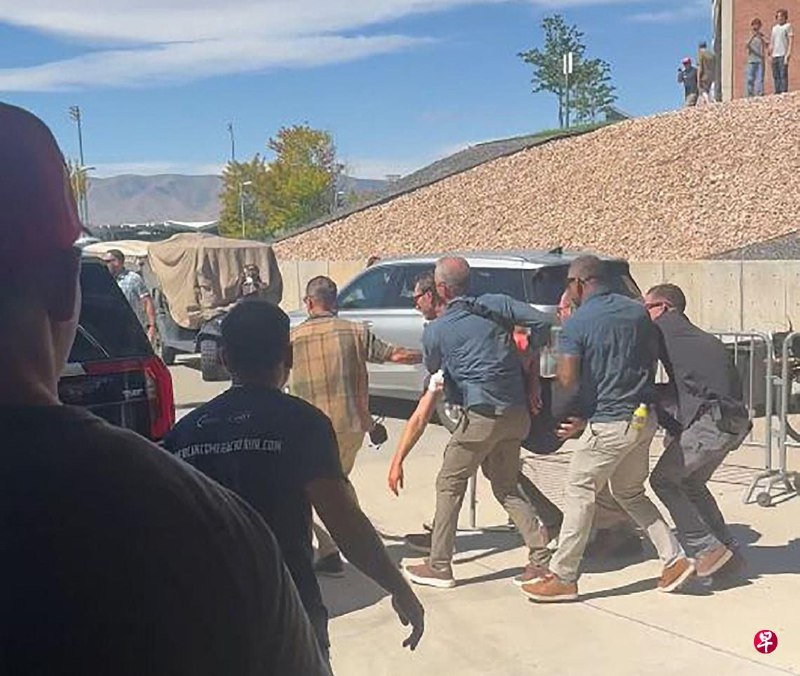 #查理柯克 #特朗普 美国知名保守派活动人士、总统特朗普的政治盟友查理·柯克在犹他州奥勒姆市的犹他山谷大学演讲时遭枪击身亡，终年31岁