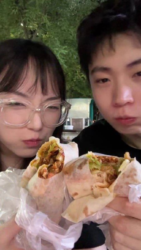 #小郑嘻嘻 抖音300万粉丝网红 小郑嘻嘻 曝光老公婚内出轨 体育男大战拔丝女#小郑嘻嘻 抖音300万粉丝网红 小郑嘻嘻 曝光老公婚内出轨 体育男大战拔丝女