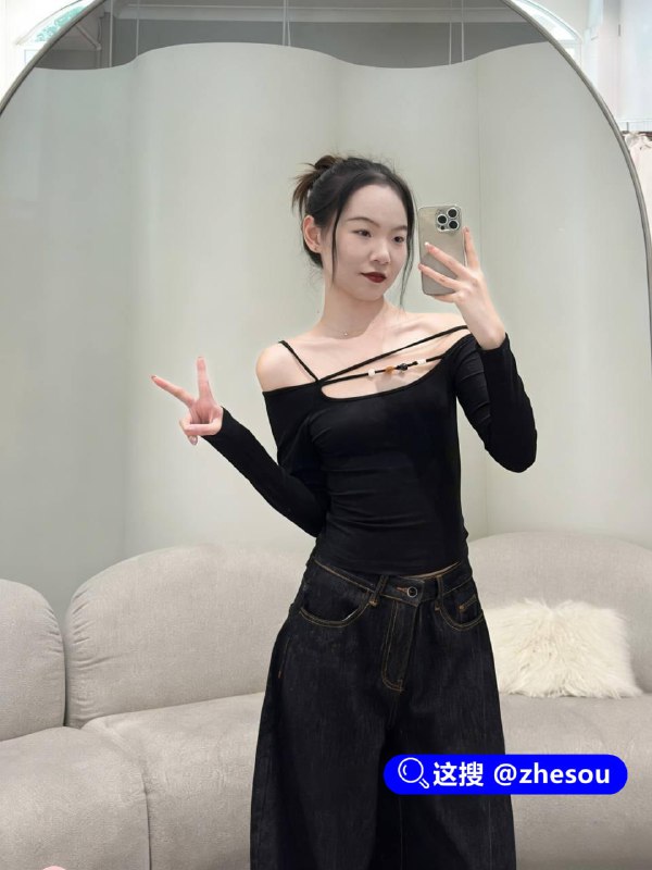 #上海环球城 #驰人生3 上海环球城影院捉奸风暴影院灯光亮起后场面更加混乱，观众纷纷拿出手机录像，整个过程被完整拍下迅速流传网络，这起公共场合捉奸事件结合出轨性爱视频曝光的双重刺激，丈夫的报复方式极端却也暴露了婚姻背叛的惨痛代价，彻底撕碎了女子的伪装面具，也让无数人感慨感情世界的水深火热