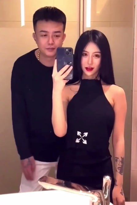 #韩婧格 抖音清纯反差婊韩婧格下海经商被大哥后入狂干 内射高潮时浪叫连连淫水喷涌 纹身实锤无疑！#韩婧格 抖音清纯反差婊韩婧格下海经商被大哥后入狂干 内射高潮时浪叫连连淫水喷涌 纹身实锤无疑！