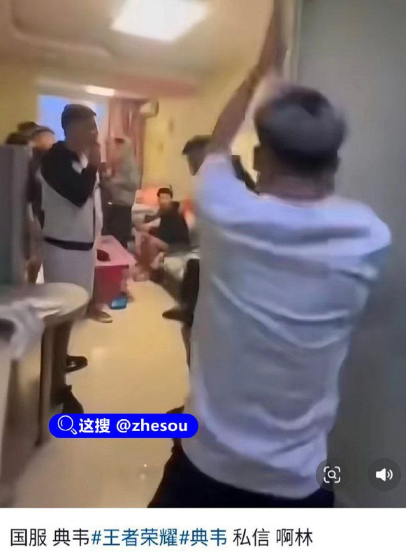 #国服典韦 国服典韦砍人事件完整版视频 精神小伙化身国服典韦连砍17刀 现场血流一地！#国服典韦 国服典韦砍人事件完整版视频 精神小伙化身国服典韦连砍17刀 现场血流一地！