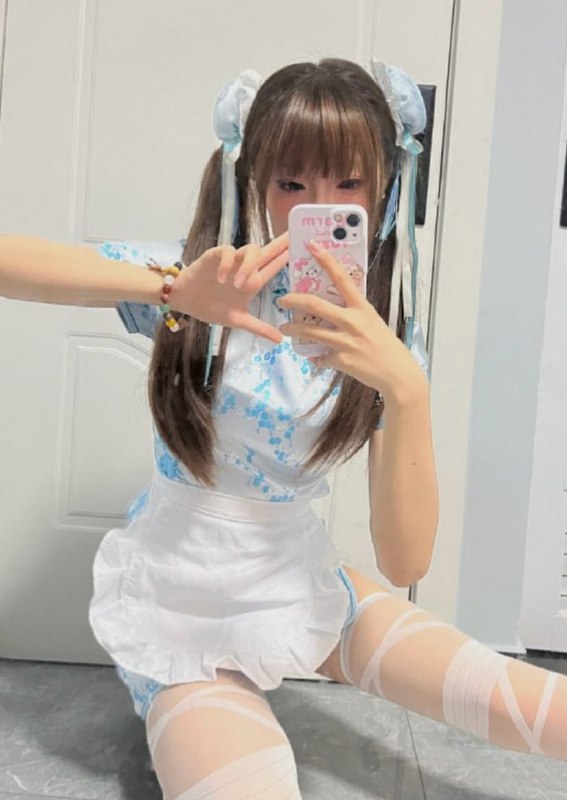 #赵思珊 潍坊艺校 赵思珊 野战黑料流出 摩天轮百米高空啪啪 车震口交高铁厕所吞精 舔脚抹奶油解锁超骚玩法！合集 