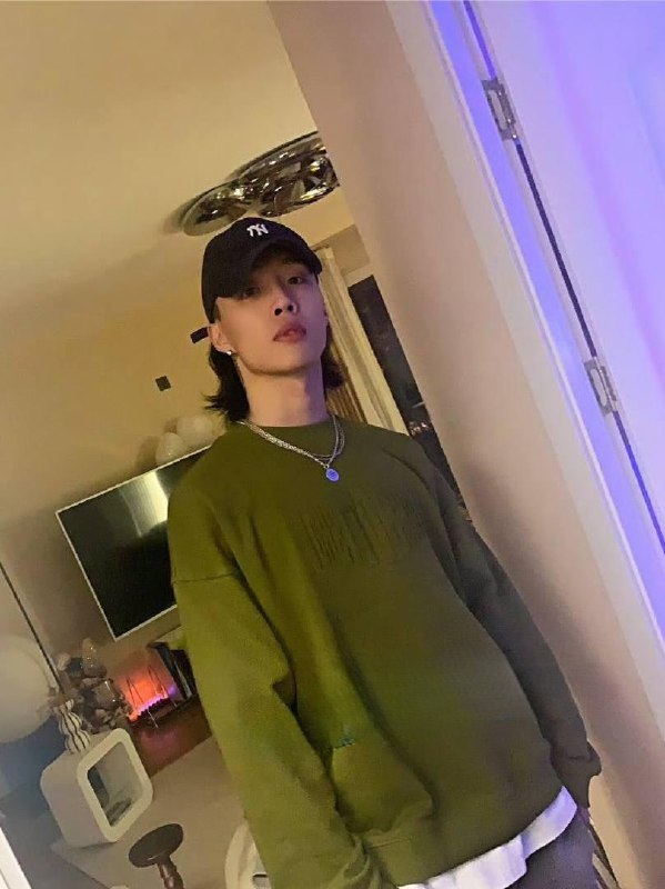 #陈泽希 内娱十八线Rapper歌手 陈泽希 被女友实锤时间管理大师劈腿多人嘻哈圈近期引发了一场重磅新闻，知名Rapper陈泽希因前女友的爆料卷入了劈腿门事件，持续引发广泛关注