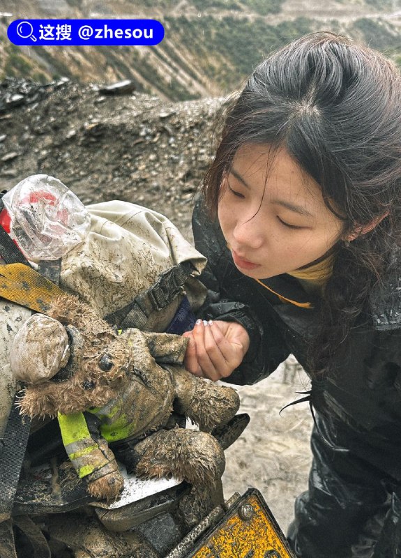#白兰鸽的事 全网疯求骑行圈女神 白兰鸽事件 傍富二代木头叔叔 吃住玩全包无人区夜夜被叔叔抽插 爽完就甩！白兰鸽是谁？那个穿紧身骑行服、翘臀一扭十万赞的“纯欲女骑士”！前凸后翘、长腿细腰，镜头前清纯喊着“风一样自由”，镜头后直接跪舔富二代！在大理洱海边偶遇木头叔叔（圈内人称土豪木头），当天就开房，第二天直接全包！机车换成大哥的杜卡迪1299，住宿从青年旅社升级到苍山无敌海景别墅，吃的是鲍鱼龙虾，穿的是迪奥，手机换成16ProMax，连安全帽都镶了钻！#白兰鸽的事 全网疯求骑行圈女神 白兰鸽事件 傍富二代木头叔叔 吃住玩全包无人区夜夜被叔叔抽插 爽完就甩！白兰鸽是谁？那个穿紧身骑行服、翘臀一扭十万赞的“纯欲女骑士”！前凸后翘、长腿细腰，镜头前清纯喊着“风一样自由”，镜头后直接跪舔富二代！在大理洱海边偶遇木头叔叔（圈内人称土豪木头），当天就开房，第二天直接全包！机车换成大哥的杜卡迪1299，住宿从青年旅社升级到苍山无敌海景别墅，吃的是鲍鱼龙虾，穿的是迪奥，手机换成16ProMax，连安全帽都镶了钻！