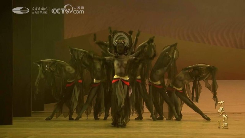 #大梦敦煌 央视大型舞台剧大梦敦煌第一幕惊现真空出镜舞女 官方下场，最为致命#大梦敦煌 央视大型舞台剧大梦敦煌第一幕惊现真空出镜舞女 官方下场，最为致命