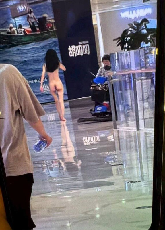 #苏州中心 七夕情人节苏州中心女子商场裸奔