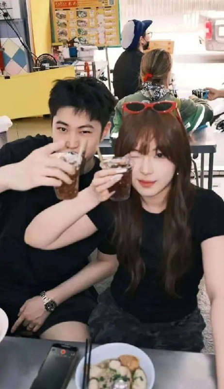 #小郑嘻嘻 抖音300万粉丝网红 小郑嘻嘻 曝光老公婚内出轨 体育男大战拔丝女#小郑嘻嘻 抖音300万粉丝网红 小郑嘻嘻 曝光老公婚内出轨 体育男大战拔丝女