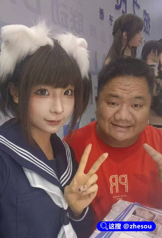 #广州成人展 广州成人展cos当众舔舐老男人的奶头 果然很成人#广州成人展 广州成人展cos当众舔舐老男人的奶头 果然很成人