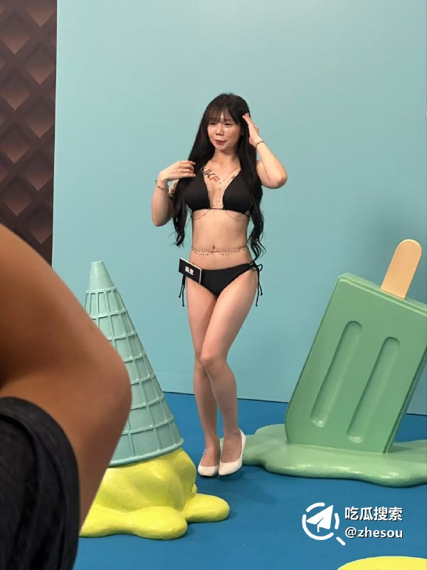 #成人展 台湾顶级成人展香艳画面顶不住游客现场起飞，台妹对战日本AV女优