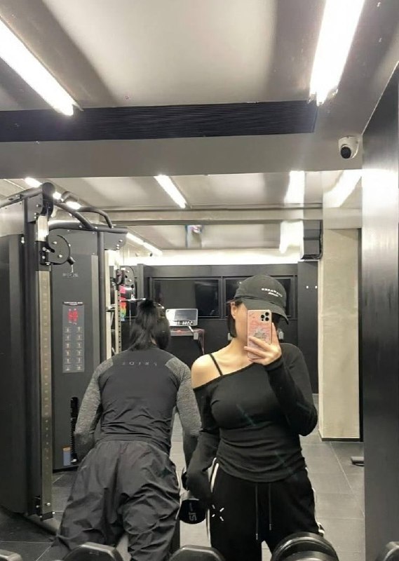 #陈泽希 内娱十八线Rapper歌手 陈泽希 被女友实锤时间管理大师劈腿多人嘻哈圈近期引发了一场重磅新闻，知名Rapper陈泽希因前女友的爆料卷入了劈腿门事件，持续引发广泛关注