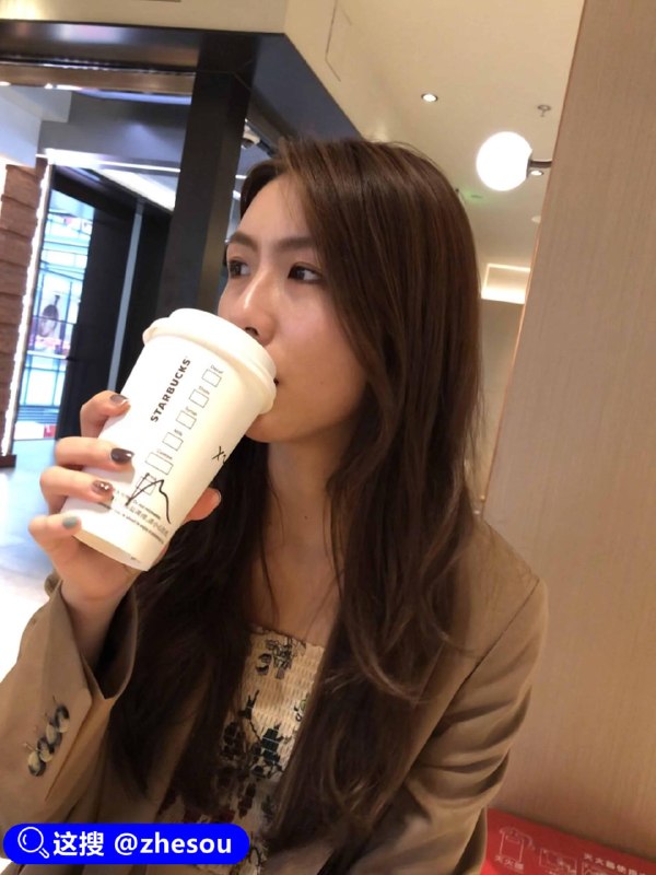 #何麦伢  上海五矿经易期货交易员 何麦伢 与男友自拍流出，性瘾母狗整天不是吃鸡把就是在吃鸡把的路上☁️ 口令