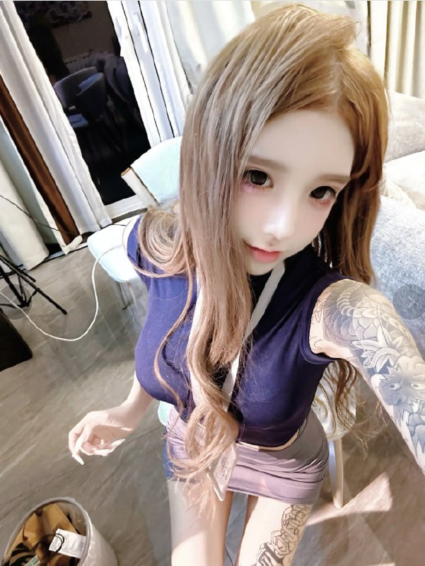 #罗亦何 抖音社会好姐姐罗亦何纯欲风魅魔的实力不容小觑，线下私拍金主视频流出