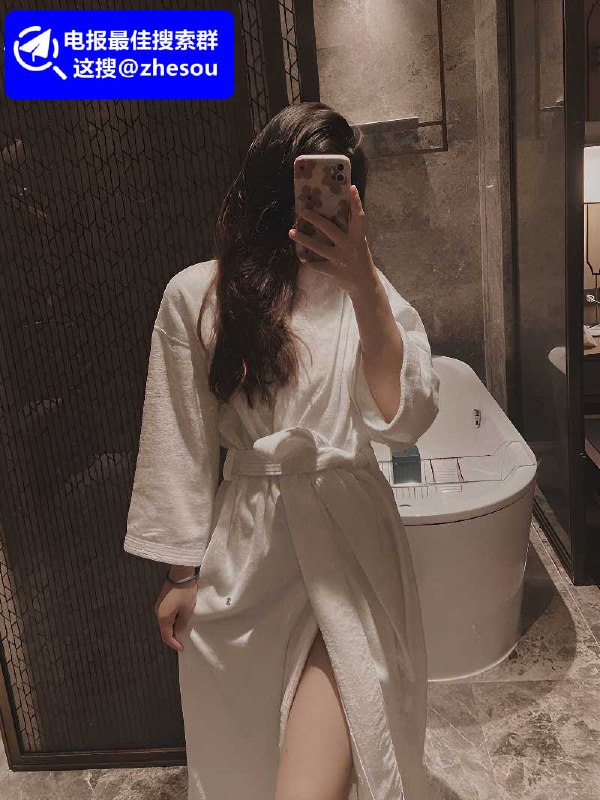 和老板娘出差看到她穿浴袍 真的忍不住 操自己老板娘是种什么体验☁️ 口令