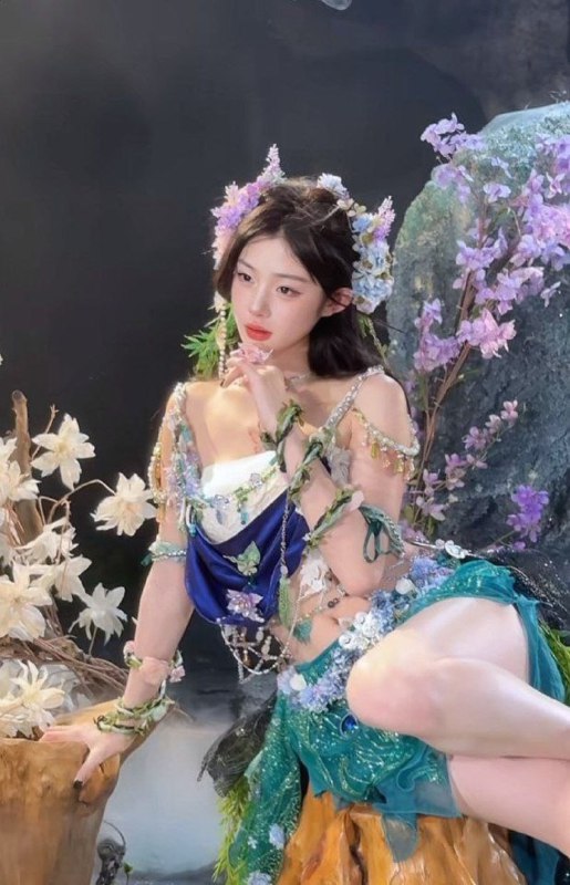 #陈佳琪 抖音百万网红陈佳琪直播被猫抓掉衣服漏奶~还挺大#陈佳琪 抖音百万网红陈佳琪直播被猫抓掉衣服漏奶~还挺大