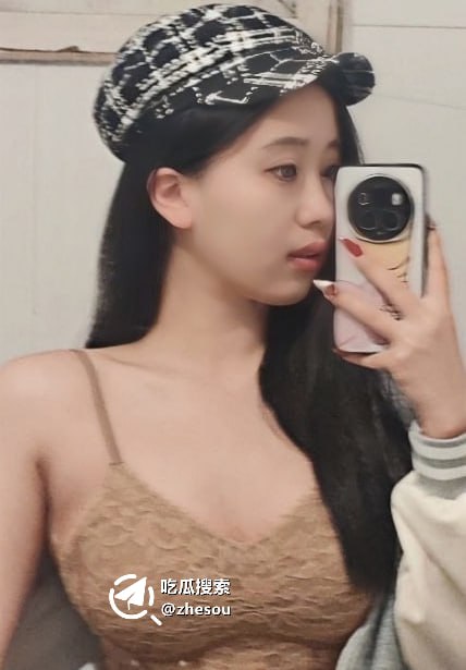 #樊娜 厦门大学翘臀妹樊娜反差婊实锤 白天是甜美清楚女 晚上酒店黑丝吊带跪趴被猛干☁️ 口令