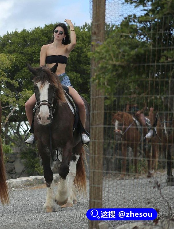 #詹娜骑马 #詹娜 詹娜骑马照#詹娜骑马 #詹娜 詹娜骑马照