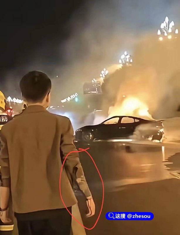 #成都小米 #小米 四川成都天府大道一辆小米汽车超速行驶发生事故后起火