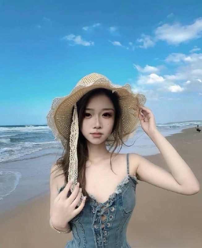 #苏韵雯 短剧演员川美毕业生 苏韵雯 私拍泄密 多套情趣装露脸口交 被胖子金主压着猛干☁️ 口令