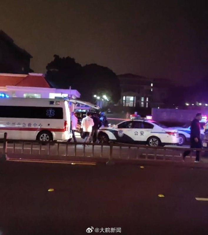 #无锡工艺 无锡工艺 无锡工艺职业技术学院砍人事件视频血腥，易引起不适，谨慎查看！#无锡工艺 无锡工艺 无锡工艺职业技术学院砍人事件视频血腥，易引起不适，谨慎查看！