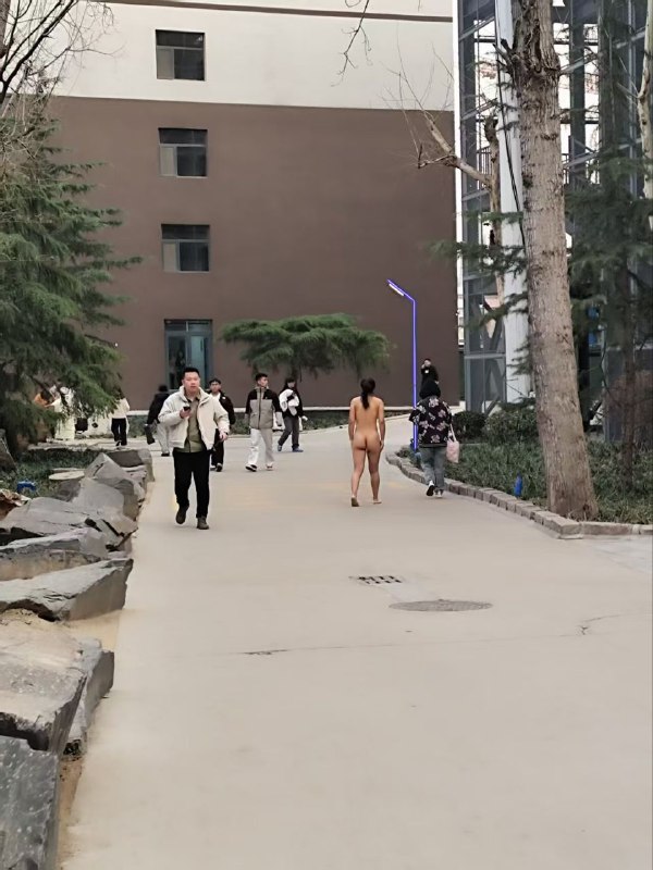 #河北美院 裸奔 主人任务？#河北美院 裸奔 主人任务？