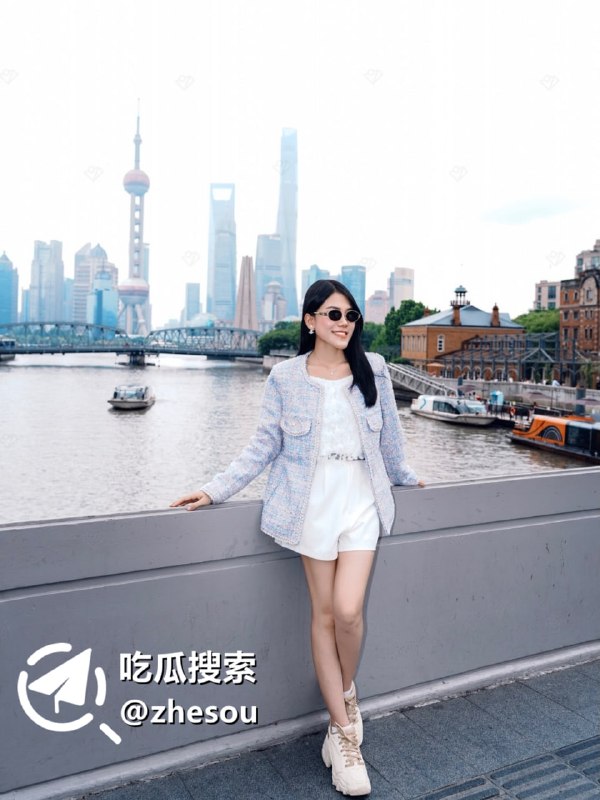 #Vernice instagram旅游博主 Vernice 性爱私拍泄密 深喉吸屌后入操穴 奶子被撞到狂摇 反差感爆棚！☁️ 口令