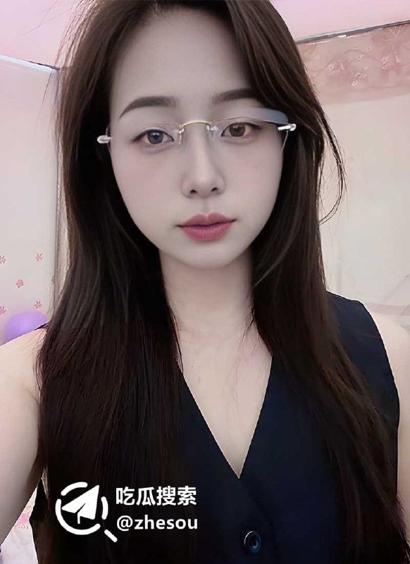 #尹佳莹 天津巨乳美妇 尹佳莹 露脸偷情 淫装百变跪舔足交 肥臀高撅被后入狠操☁️ 口令
