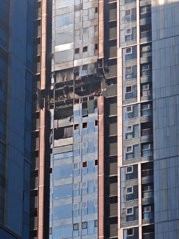 #深圳湾 #深圳爆炸 #深圳湾爆炸 突发！深圳湾悦府二期发生“爆炸”！楼下是深圳湾万象城，均价十几万一平！深圳新闻广播