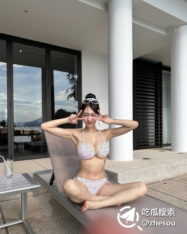 #林襄 台湾啦啦队成员林襄偷拍视频流出 更衣室换衣展露酥胸鲍鱼 诱人身姿令人垂涎欲滴☁️ 口令