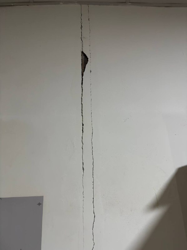 #缅甸地震 吓人！地震发生时，泰国曼谷一高层酒店无边泳池的水全都晃荡了出来，看起来属实惊险！目前很多大楼也都塌了，身临其境的兄弟们注意安全 #图9是妙瓦底园区的建筑楼，直接裂出一条缝了#缅甸地震 吓人！地震发生时，泰国曼谷一高层酒店无边泳池的水全都晃荡了出来，看起来属实惊险！目前很多大楼也都塌了，身临其境的兄弟们注意安全 #图9是妙瓦底园区的建筑楼，直接裂出一条缝了