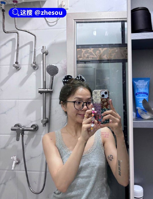 #赵梓涵 广东江门赵梓涵这高颜值尤物，与网友约炮视频流出！裸聊开场揉奶狂撩，美乳捏变形，奶头硬挺表情销魂，酒店镜前站姿后入，翘臀高撅炮友直捣骚逼，啪啪撞击臀浪翻滚，镜中反射她表情迷离，表情太他妈勾魂！☁️ 口令