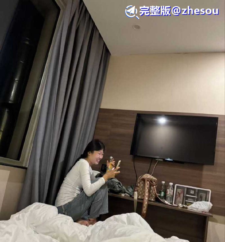 #张梦琪 #烟台南山学院 南山不大创造神话！烟台南山学院经管系张梦琪脚踏四只船翻车直击现场经管系张梦琪，脚踏四只船，玩弄四名男生的感情，只谈钱不谈情，翻车后被堵在教室当场质问