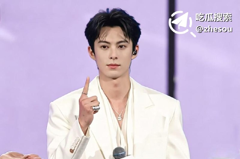 #王鹤棣 顶流男星 王鹤棣 上海做阴茎增粗变阳痿 手术视频被曝 网友靠腿毛对比破案网传男星王鹤棣八月底在上海瑞欧医美用玻尿酸打丁丁增粗，针打进血管引发栓塞