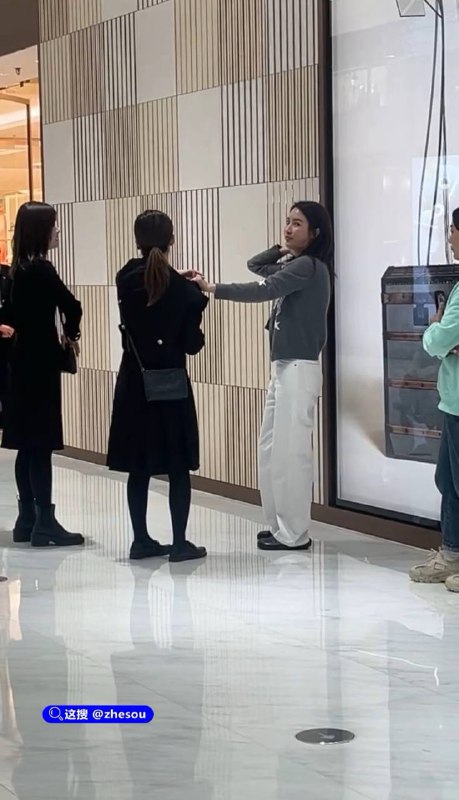 #合肥银泰 合肥银泰LV柜姐给男客户发清凉照片、叫爸爸，被原配抓包