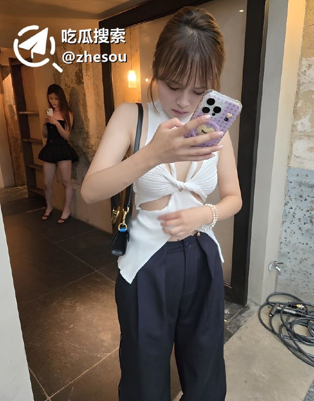 #柳婧 浙江丽水拜金名媛 柳婧 下海援交被泄密大量私拍 户外野战激情3P 口爆浓精画面判若两人！☁️ 口令