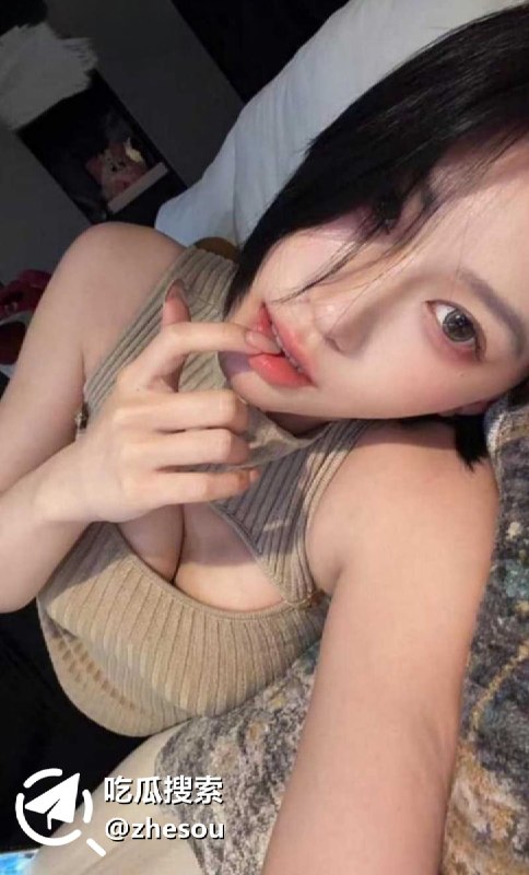 #大腚皇上 抖音网红健身婊 大腚皇上 下海黑历史曝光 卖片卖逼欠债不还 BBW女神竟如此淫骚！卖片卖逼欠债不还有人说“线下BBW皮粗肉厚，滤镜全是假的”；有人回忆自己以前打赏过，现在感觉被骗；还有人直接质疑她健身痕迹到底有没有