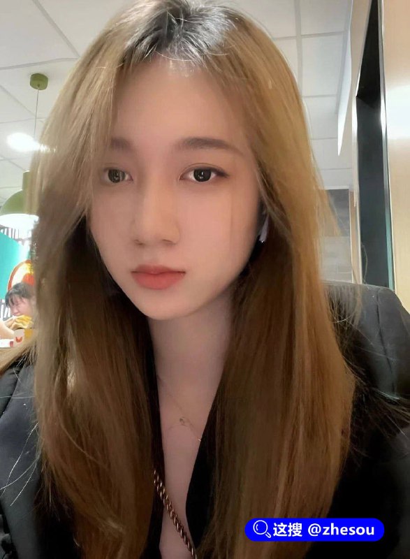 #锐府地产 #程圆 锐府地产女销售程圆精准定位客户需求卖房送炮锐府地产的女销售员程圆准确地把握客户需求，通过售房来实现自身价值，可以说她对销售这一职业有着深刻的理解