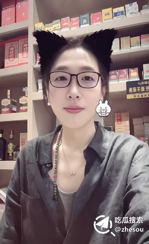 山西运城超市老板娘 带儿子和同学3P乱交 打桩爆操大奶狂晃 血脉禁忌激情不断☁️ 口令