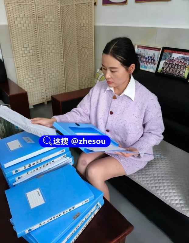 #红领巾幼儿园 #阳信幼儿园 信阳红领巾幼儿园园长不雅视频曝光信阳红领巾幼儿园女园长 私下偷情男家长 被原配发现后怒爆不雅视频☁️口令【红领巾幼儿园】 