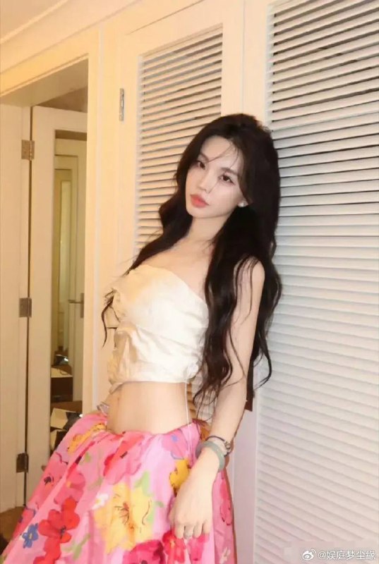 #谢欣桐 谢欣桐谢欣桐聊天记录视频录音曝光 曾美妆时尚圈超火的谢欣桐怎么出轨了#谢欣桐 谢欣桐谢欣桐聊天记录视频录音曝光 曾美妆时尚圈超火的谢欣桐怎么出轨了