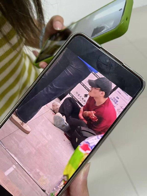 #无锡工艺职业技术学院 11月16日江苏无锡 无锡工艺职业技术学院 发生无差别持刀伤人事件，多人倒地不起