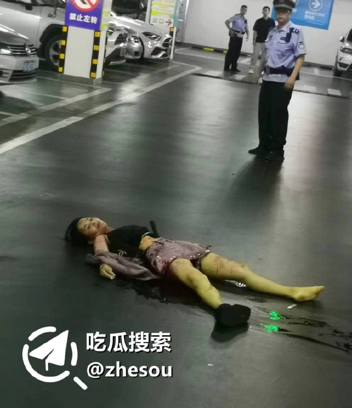 #九号电动车 宝龙广场 宝龙广场9号电动车 宝龙广场地下室儿子捅死妈妈 起因是他妈不给他买九号电动车！据说捅了五十多刀，人已经没了，小孩还有14岁，原因是他妈不给他买九号电动车！⚠️ 遮罩图片可能会引起不适，胆小勿看！#九号电动车 宝龙广场 宝龙广场9号电动车 宝龙广场地下室儿子捅死妈妈 起因是他妈不给他买九号电动车！据说捅了五十多刀，人已经没了，小孩还有14岁，原因是他妈不给他买九号电动车！⚠️ 遮罩图片可能会引起不适，胆小勿看！