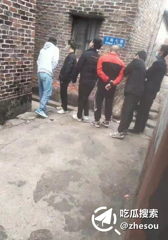 #下庙七巷 下庙七巷排队 嫖客挤爆巷子排队出快餐，骚鸡遭轮流性侵惨叫！#下庙七巷 下庙七巷排队 嫖客挤爆巷子排队出快餐，骚鸡遭轮流性侵惨叫！