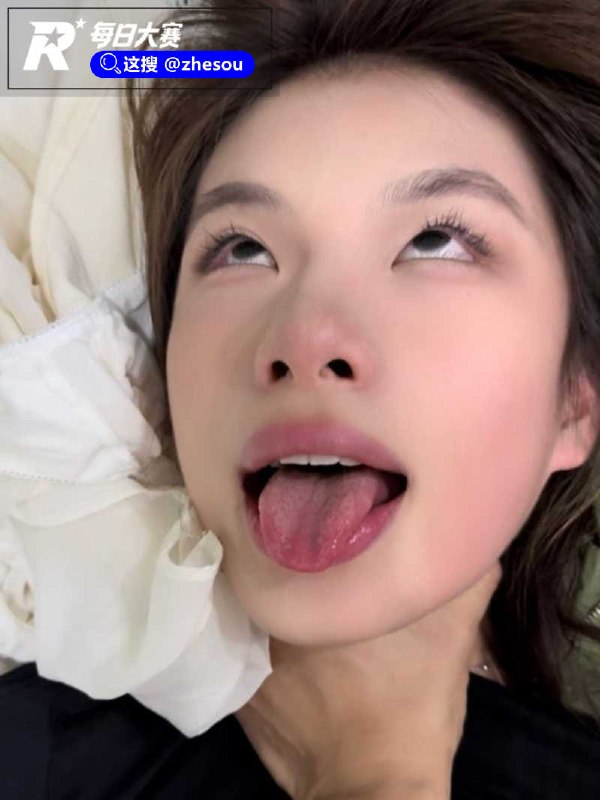 #情侣泄密 #原相机泄密 苹果原相机泄密 极品大奶学生妹与男友性爱私拍 床上口交深喉 猛操浪叫连连极致反差☁️ 口令