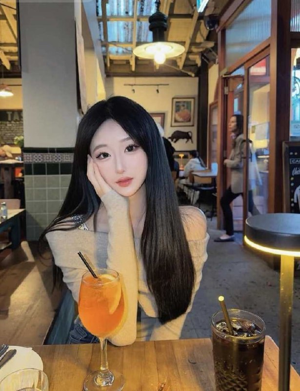 00后摄影师 徐婧瑄 线下约炮视频 被炮友贱卖片商 咬着丝袜被干到高潮！☁️ 口令