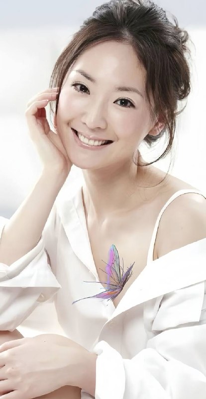 #王俐人 王俐人官宣强势入驻SWAG开启直播，熟女尺度直接引爆全网热议！最近49岁的王俐人因居家穿搭风格引发讨论，一些视频在网上传播后迅速掀起热议